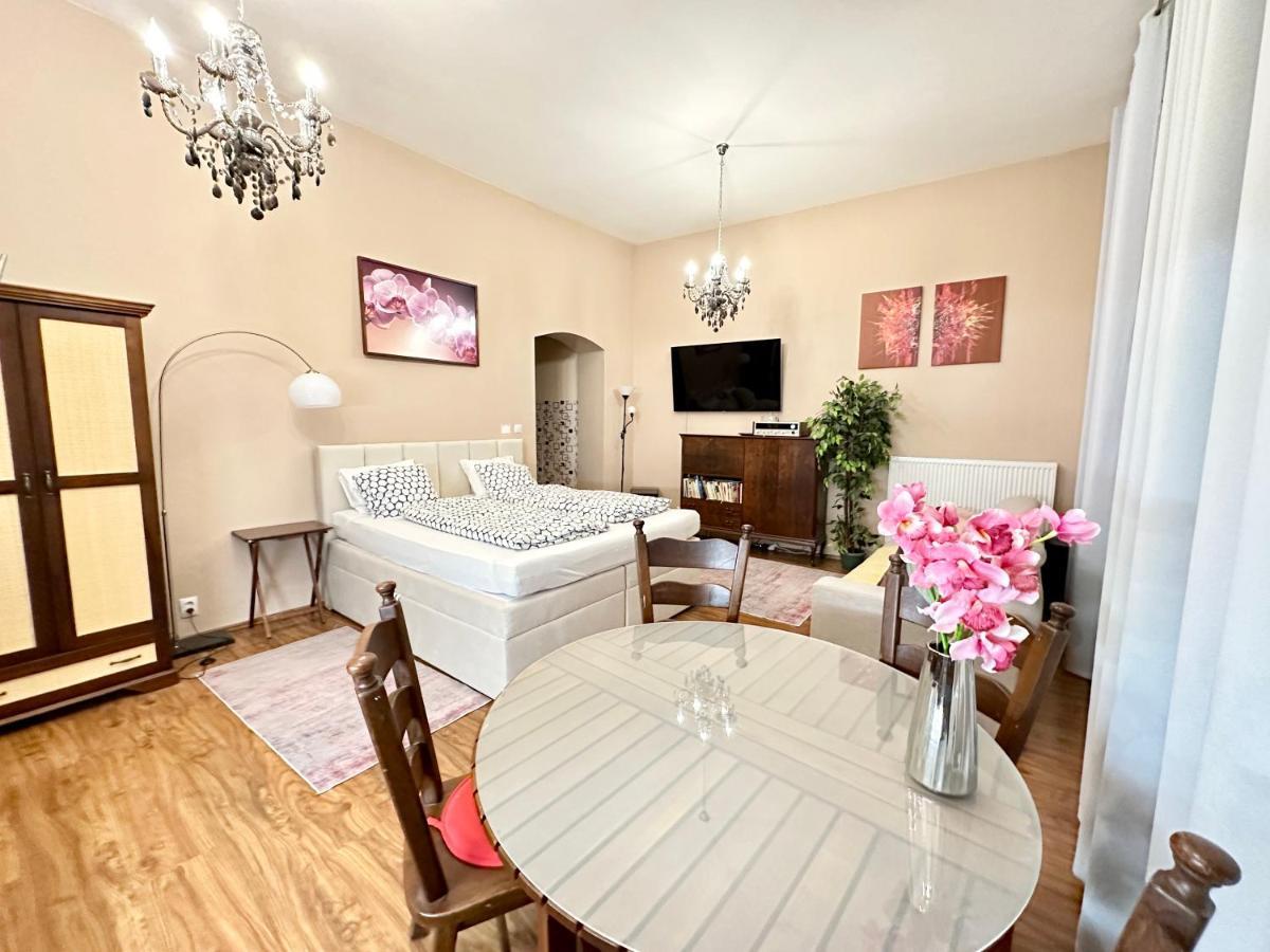 פופראד Home Away Main Square Apartment מראה חיצוני תמונה
